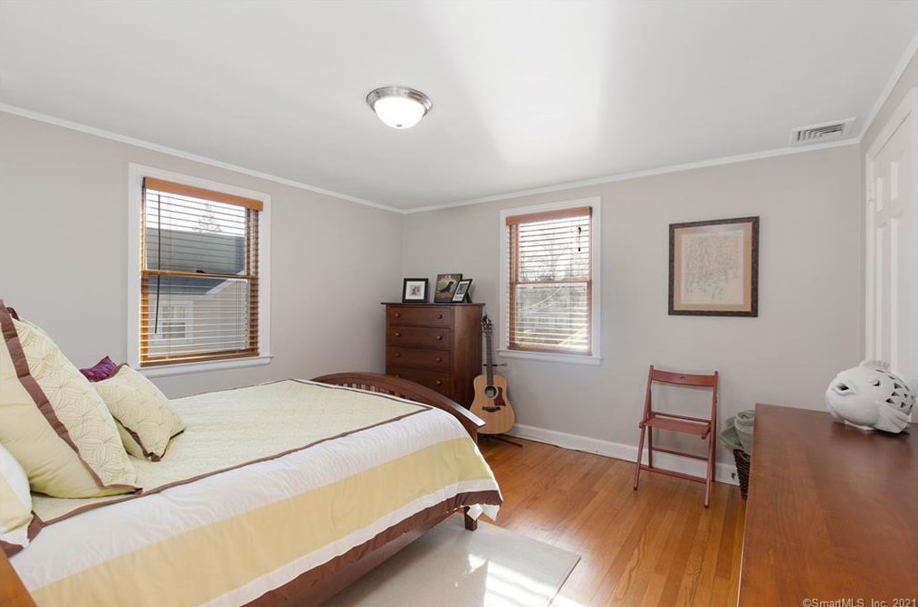 21 Westmoreland Dr, Hartford CT 06117-2656 exterior