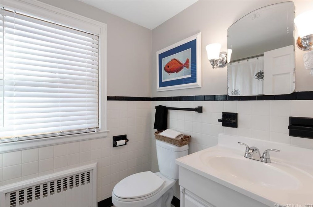 21 Westmoreland Dr, Hartford CT 06117-2656 exterior