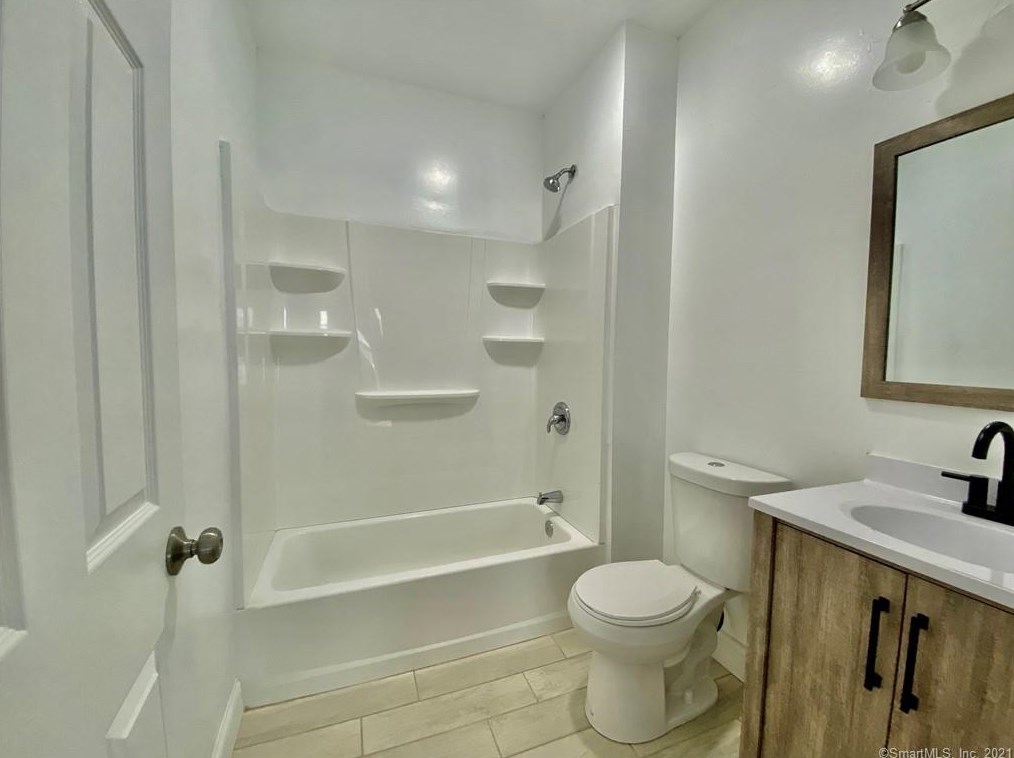 69 Randolph Ave, Meriden CT  06451-4114 exterior