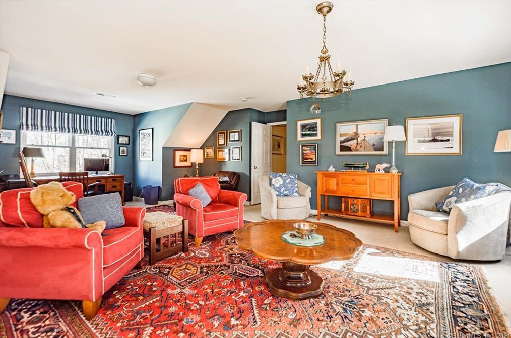 6 Carrington Ln, Farmington CT 06032-2344 exterior