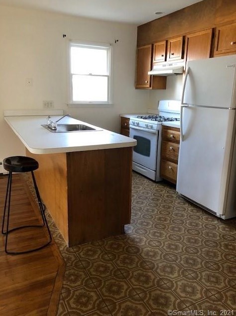 33 Holcomb Ave, Stamford, CT 06906