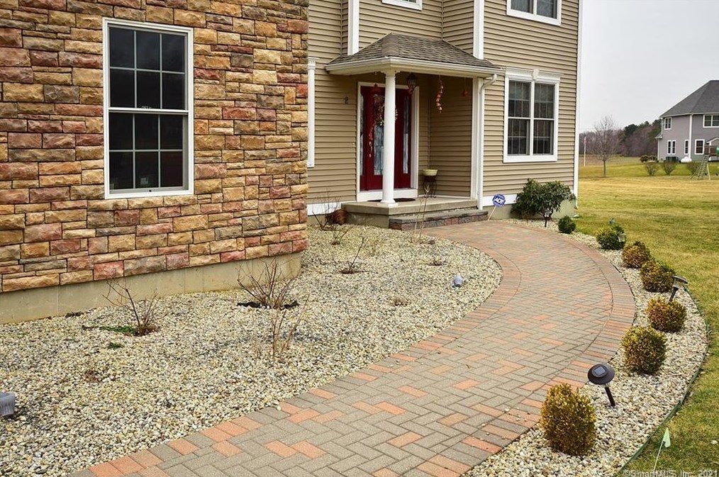 2 Daisy Ln, Ellington, CT 06029