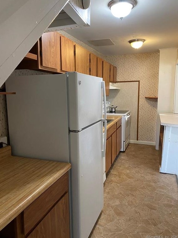 6 Comstock Ave, Ivoryton CT  06442-1207 exterior