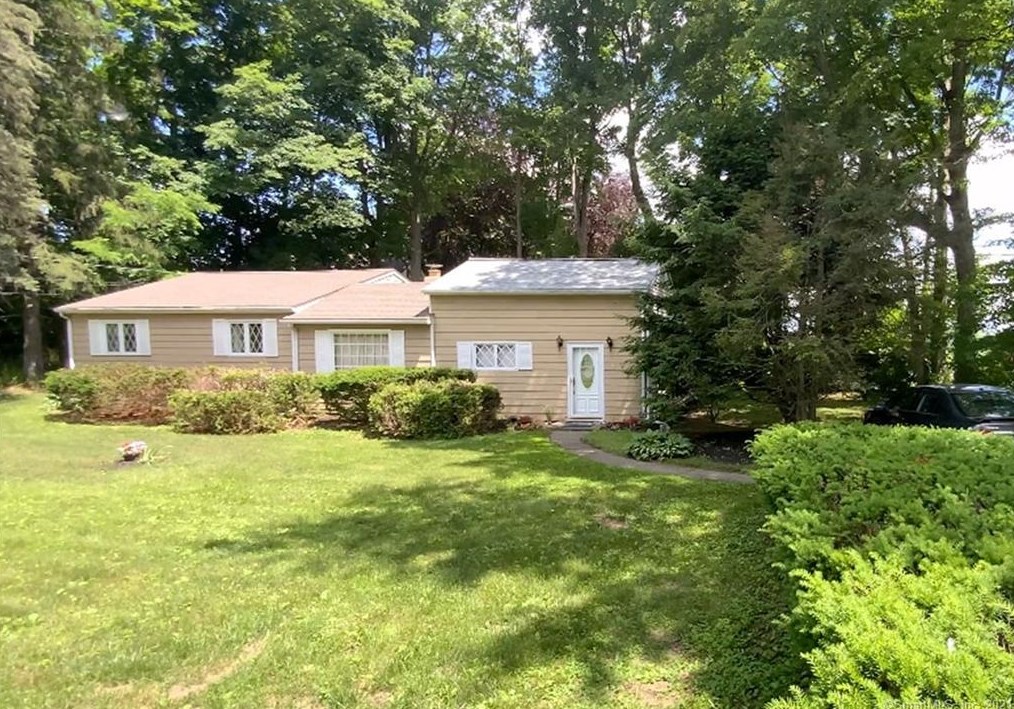 3 Stadley Rough Rd, Danbury, CT 06811 exterior