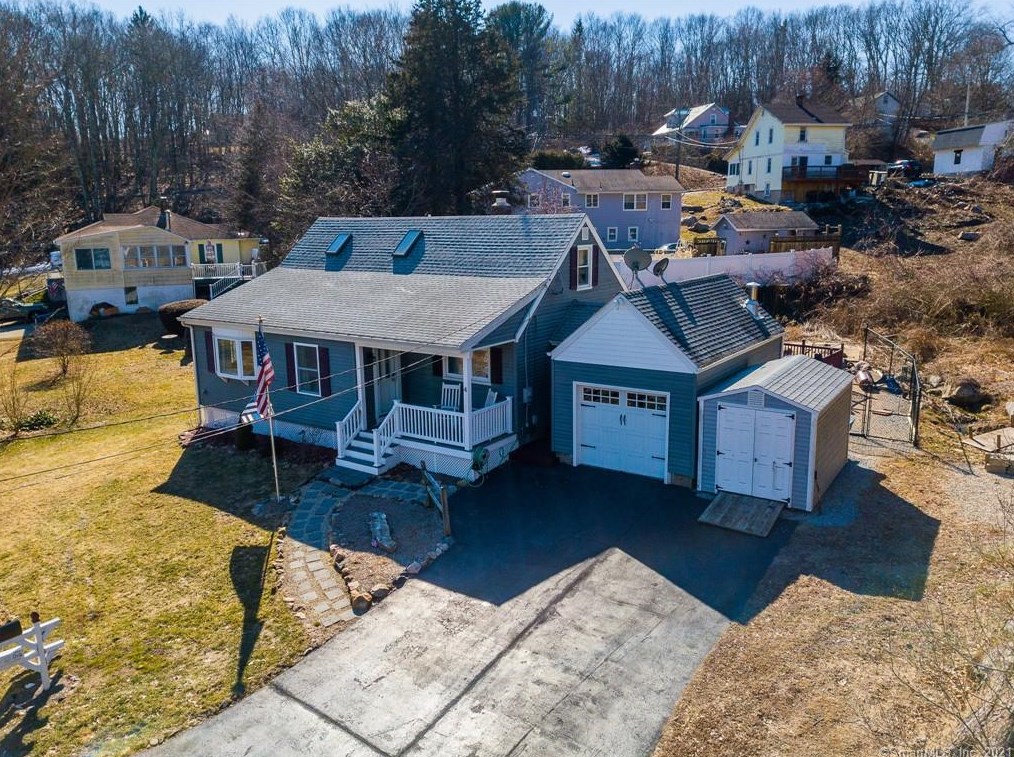 4 Pennicott Rd, Quaker Hill, CT 06375-1026