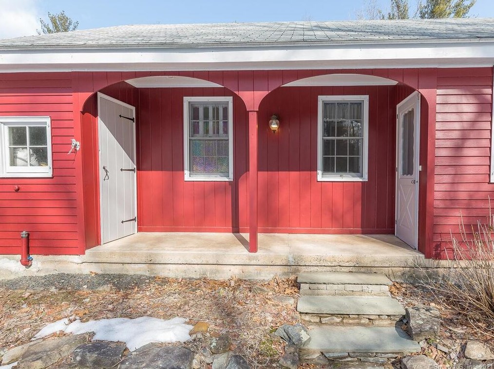 24 Woodhaven Dr, Avon, CT 06001-2421