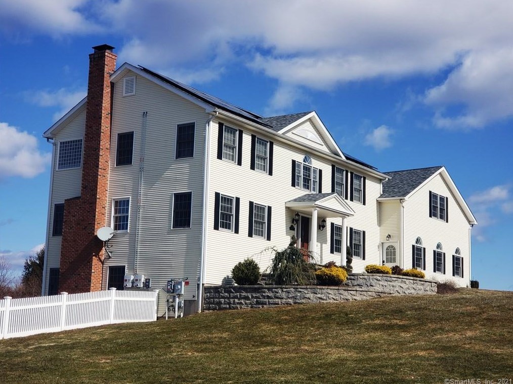 34 Watch Hill Dr, Middletown, CT 06457