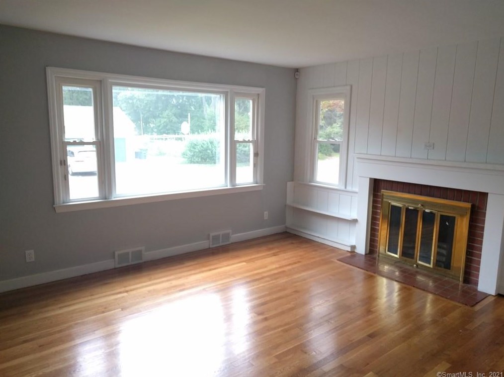 104 Campbell Rd, Bridgeport, CT 06606