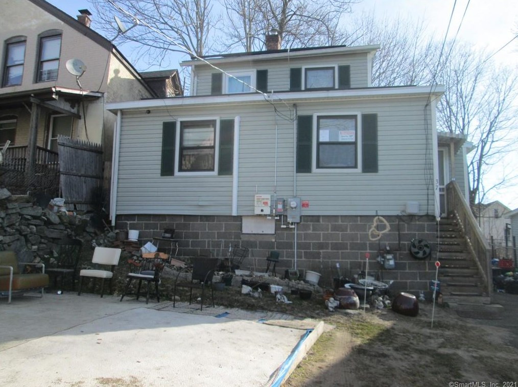 37 Hawkins St, Derby, CT 06418