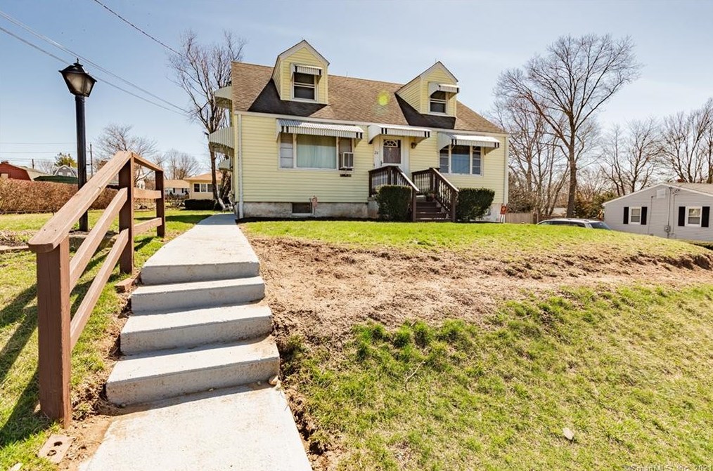 26 Westminster Ave, Huntington, CT 06484-4353