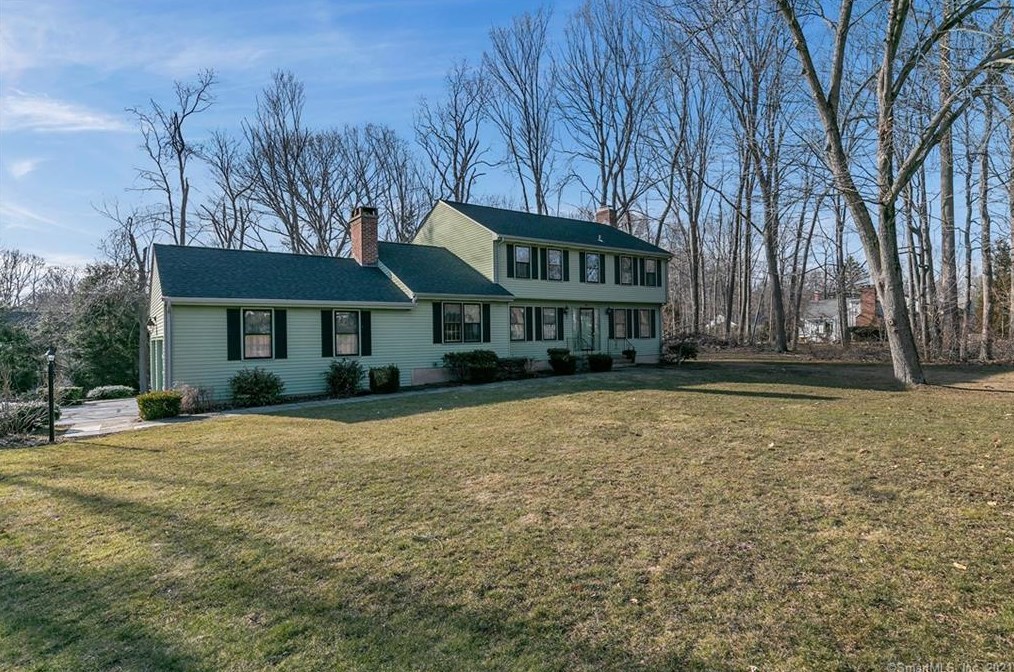 8 High Plains Rd, Branford, CT 06405-2707