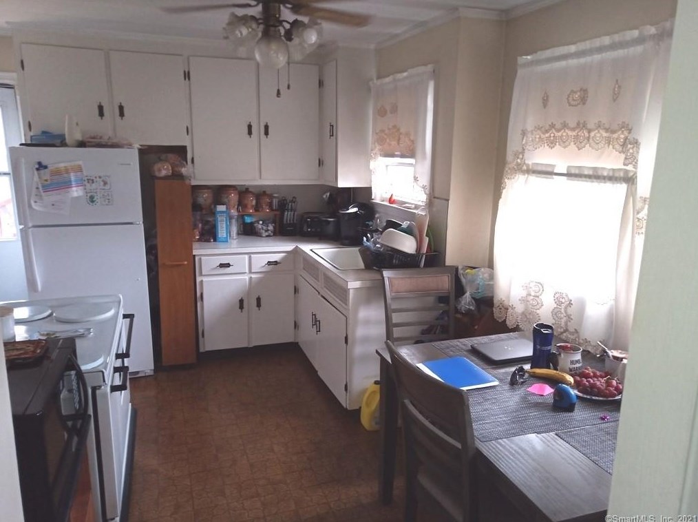 6 Crestwood Dr, Meriden, CT 06450-6407