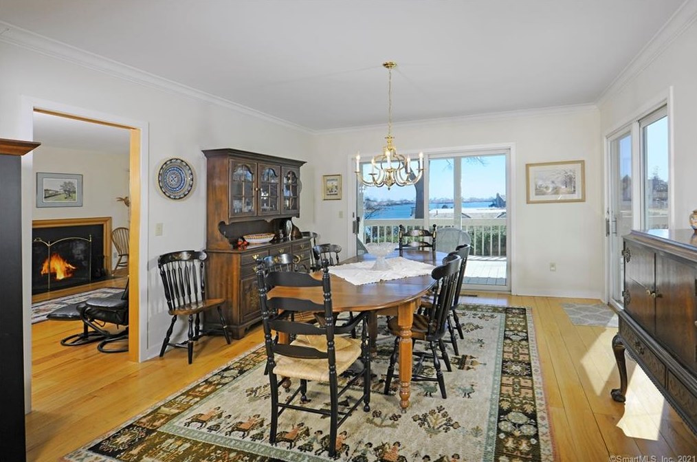 15 Palmer Ln, Riverside, CT 06878