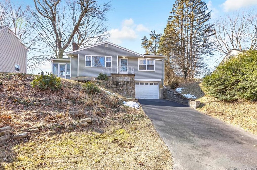118 Shelton Ave, Huntington, CT 06484