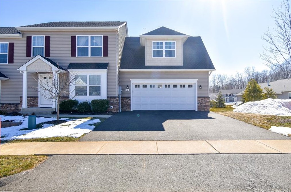 17 Woodridge Dr #17, Windsor Locks, CT 06096