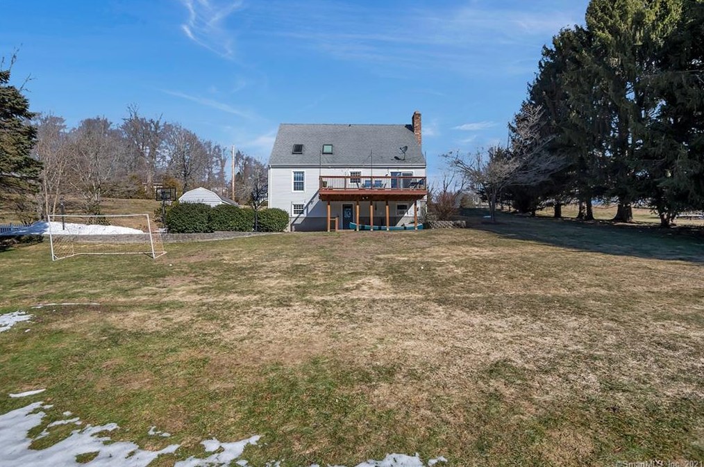 98 Oxbow Ln, Northford, CT 06472