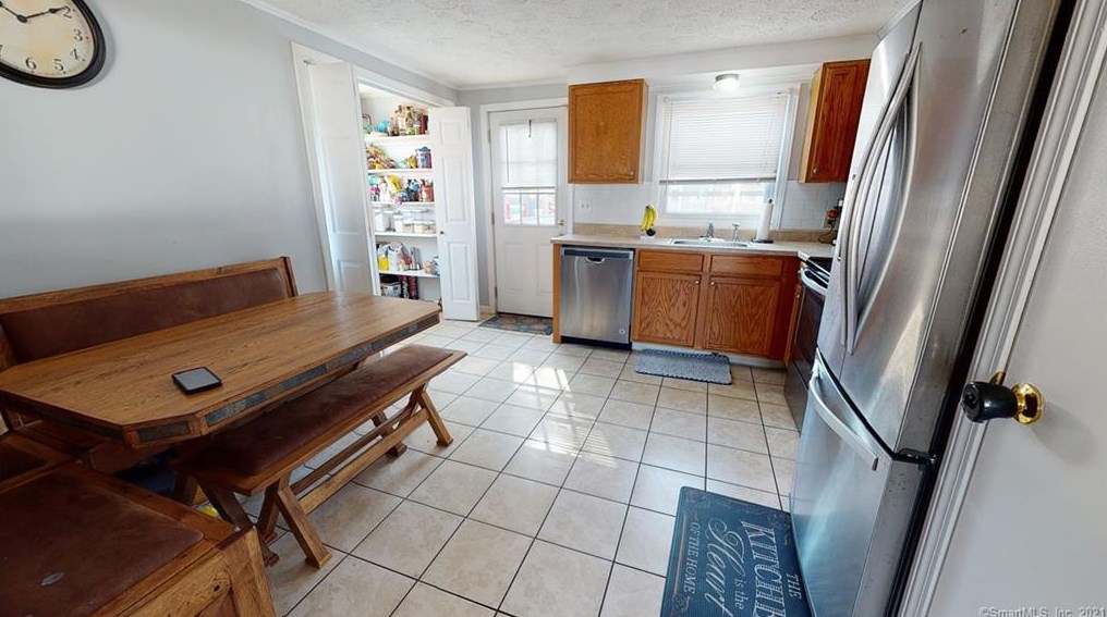 27 Burke Rd, Vernon CT 06066-2453 exterior