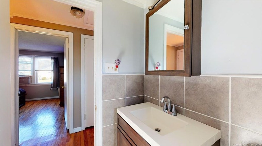 27 Burke Rd, Vernon CT 06066-2453 exterior