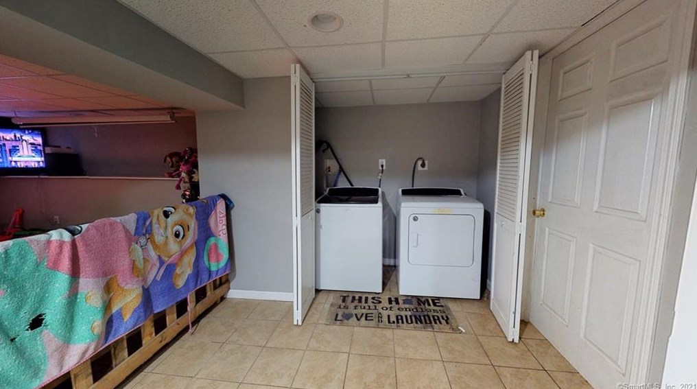 27 Burke Rd, Vernon CT 06066-2453 exterior