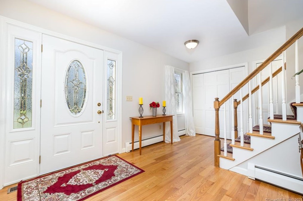 6 Nilas Way, Simsbury, CT 06070-2726