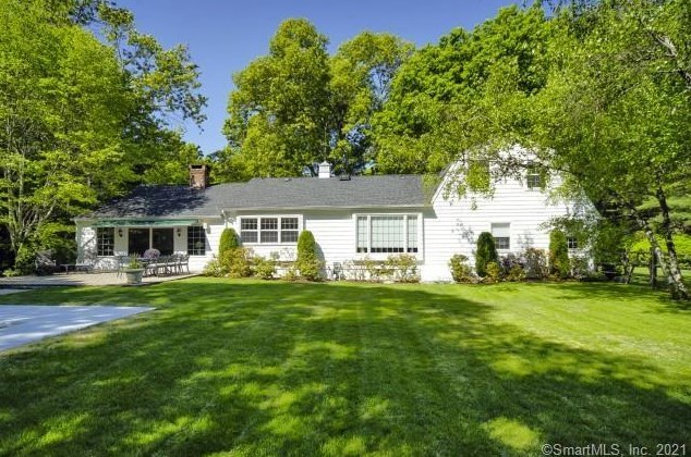 12 Lake Rd, Newtown, CT 06470-1106