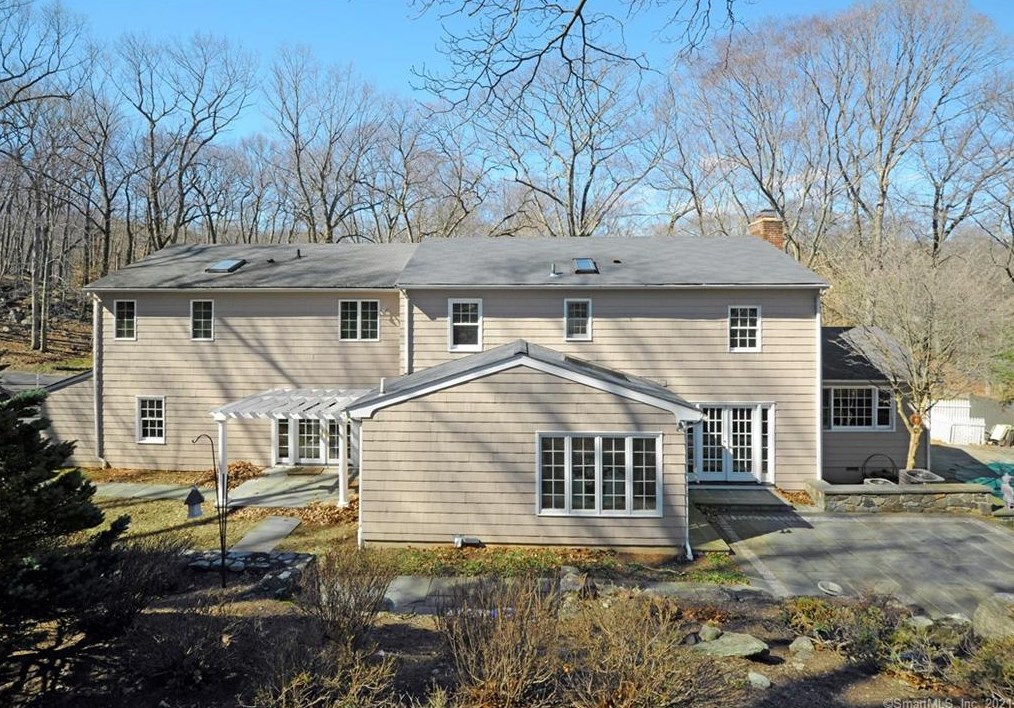 23 Frontier Rd, Cos Cob, CT 06807 exterior