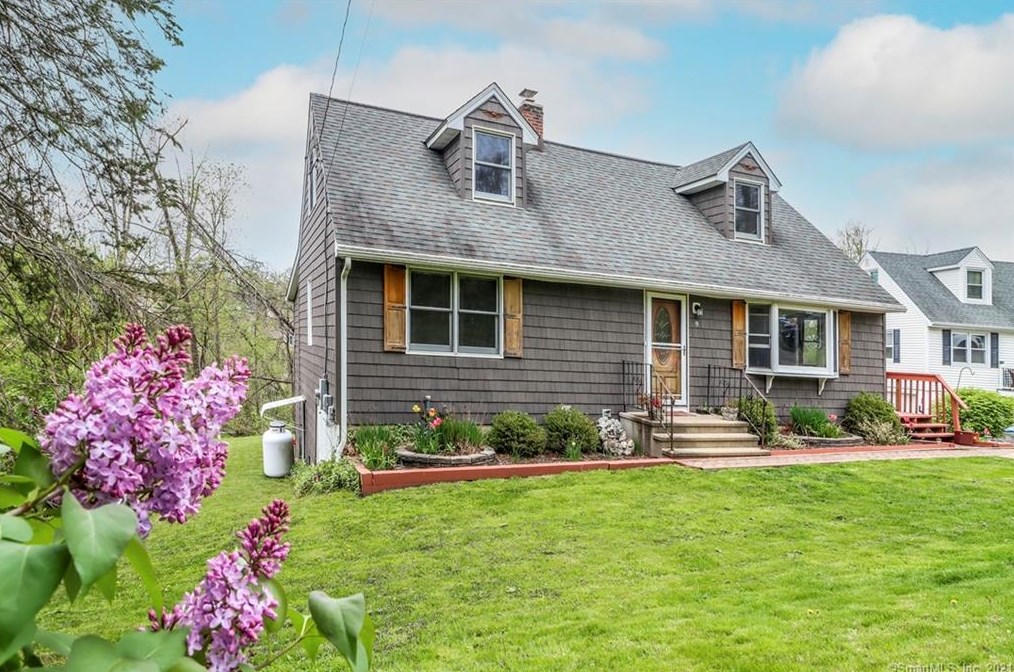 9 Laurel Dr, Brookfield Center, CT 06804