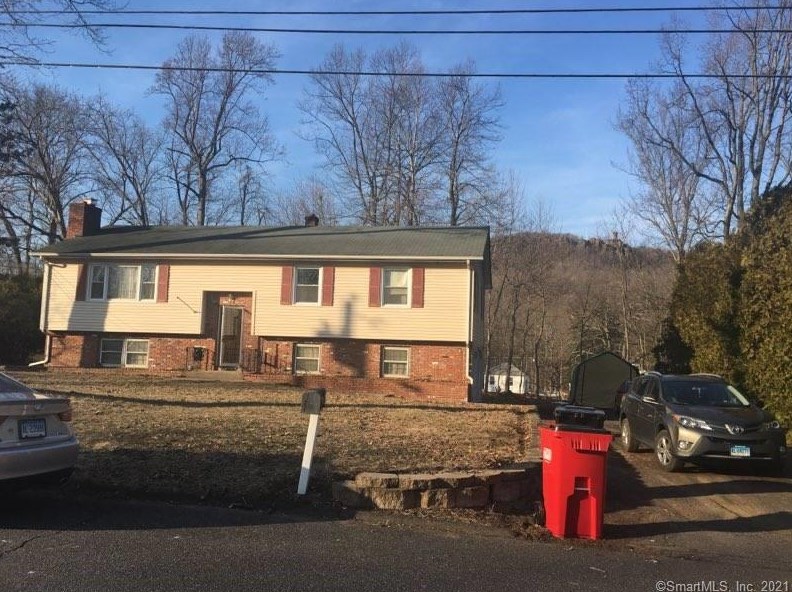 37 Surrey Dr, Meriden, CT 06451-2616