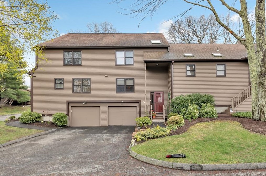 5 Boulder Ridge Rd #5, Upper Stepney, CT 06468