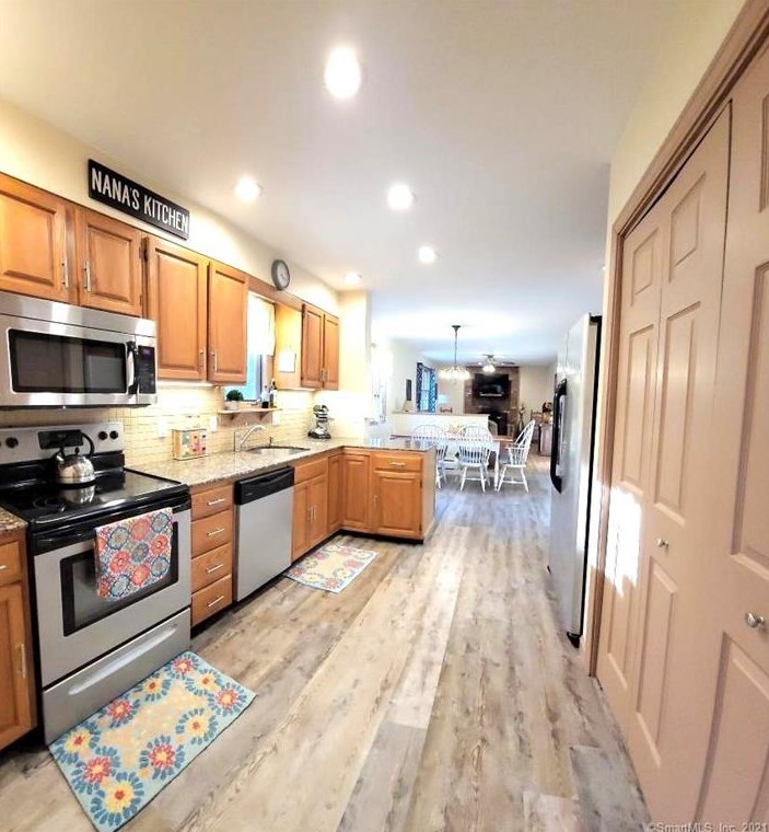 246 Ravenelle Rd, Fabyan, CT 06255