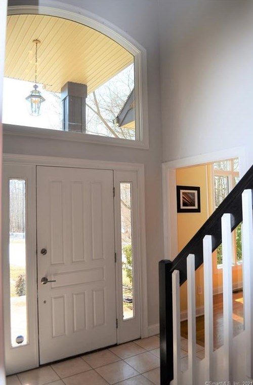 5 Garnet Ln, Northville, CT 06776 exterior