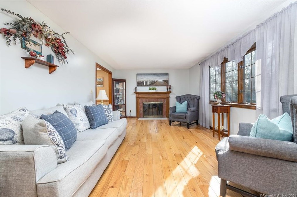 45 Oakmoor Dr, Vernon, CT 06066-4009