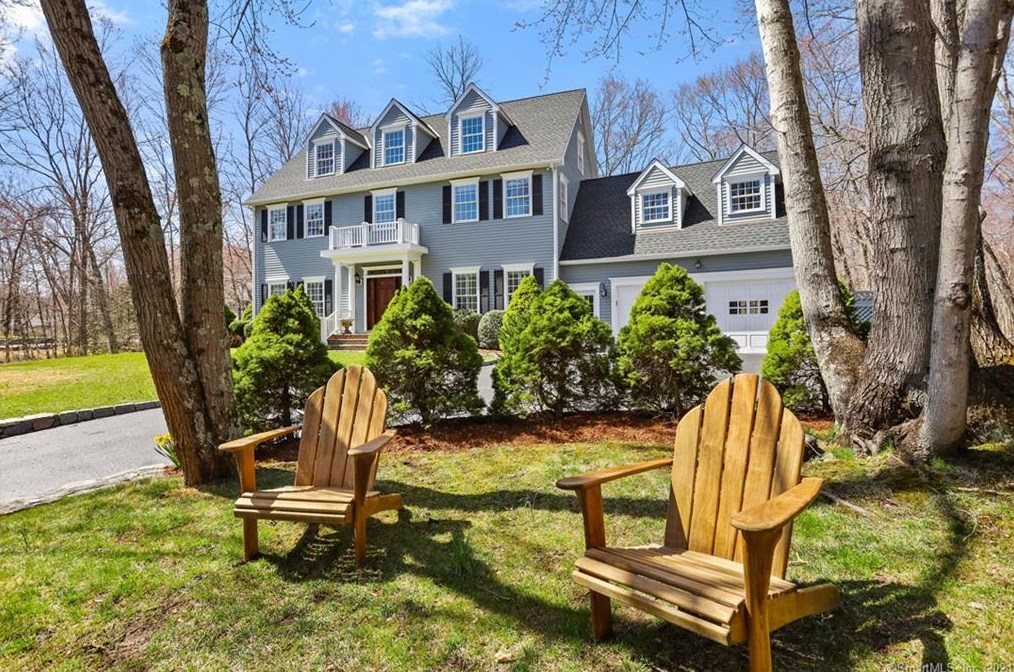 20 Limerick Pl, Cos Cob, CT 06807-1316