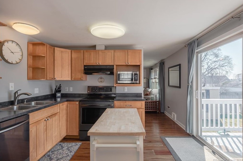 20 Lynmoor Pl, New Haven, CT 06517-3623