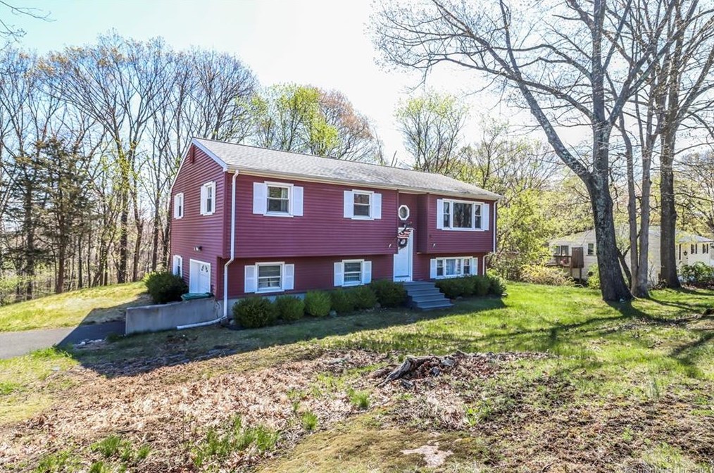 2 Benson Dr, Danbury, CT 06810