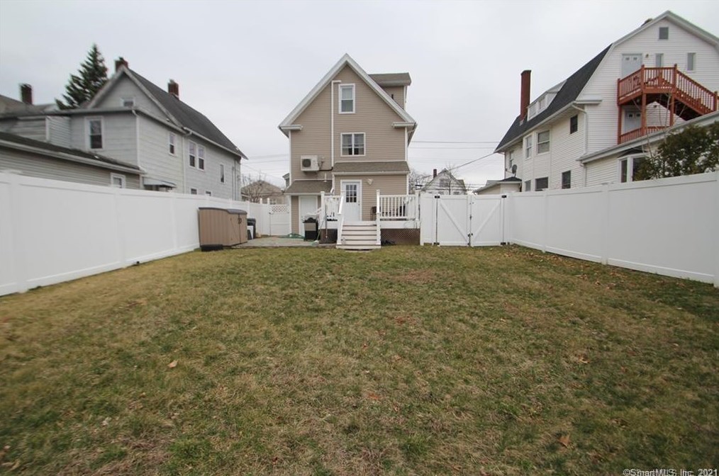 599 Savin Ave, New Haven, CT 06516-4933