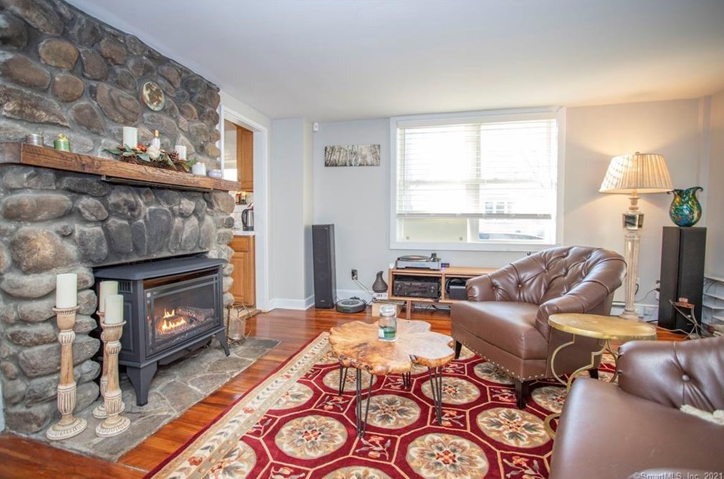 9 Homestead St, Fenwick, CT 06475-2427