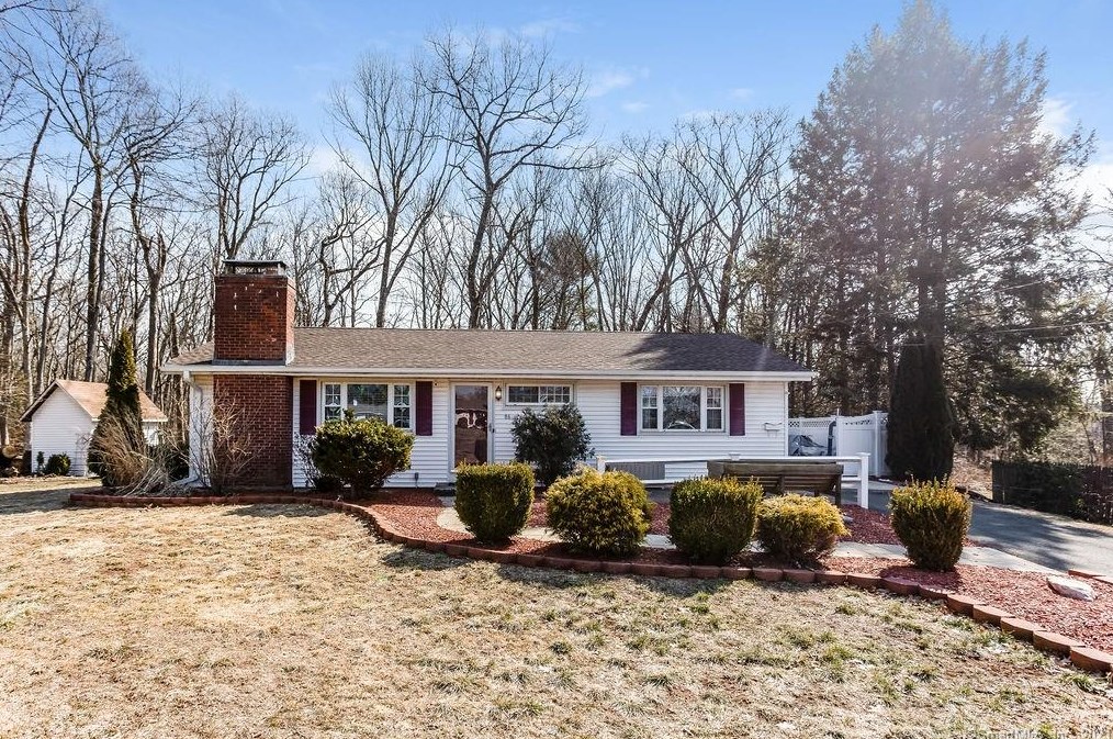 86 Oak St, Wapping, CT 06074