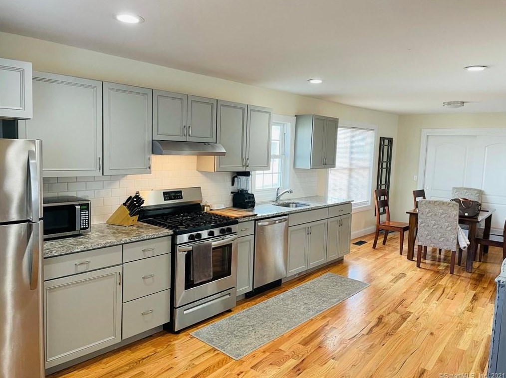 31 Brainerd Rd, Branford, CT 06405-6302