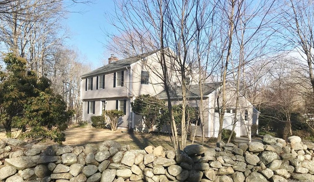 2 Heritage Cir, Clinton, CT 06413-1127