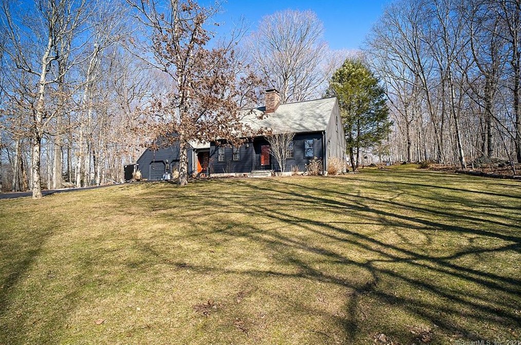 17 Harvey Ln, Deep River, CT 06417
