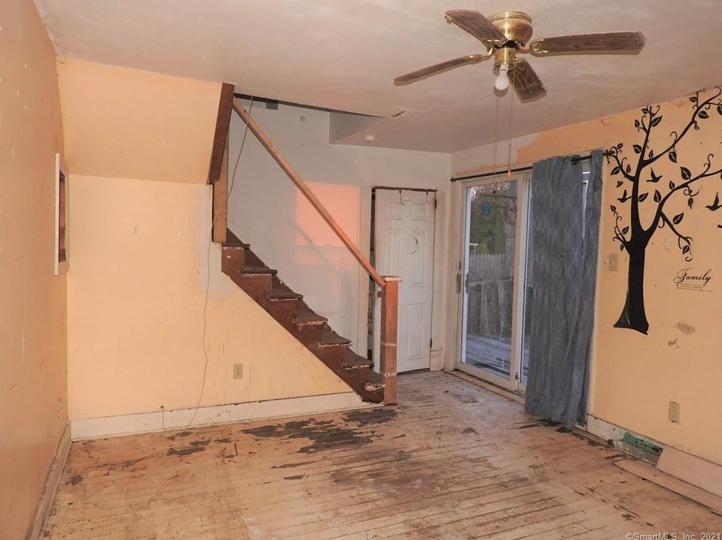 120 Smith St, Groton, CT 06340