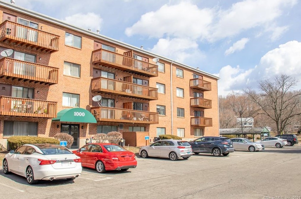 1223 Harbor View Dr, Rocky Hill, CT 06067-1541