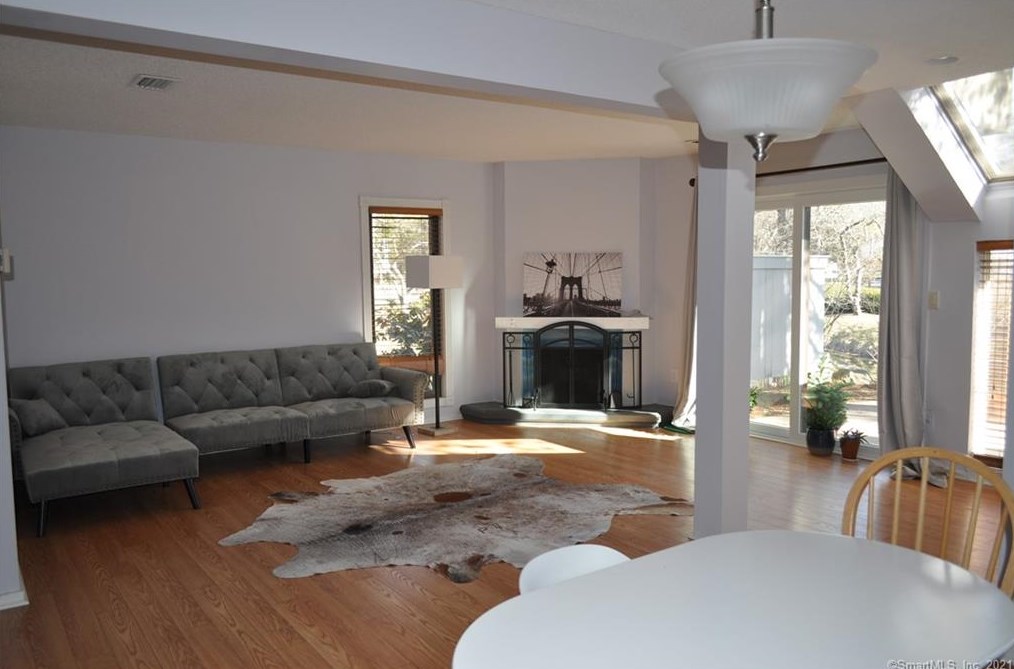 32 Heritage Dr, Avon, CT 06001-4521
