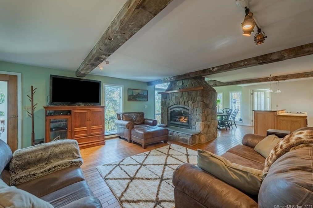 199 Union St, Deep River, CT 06417