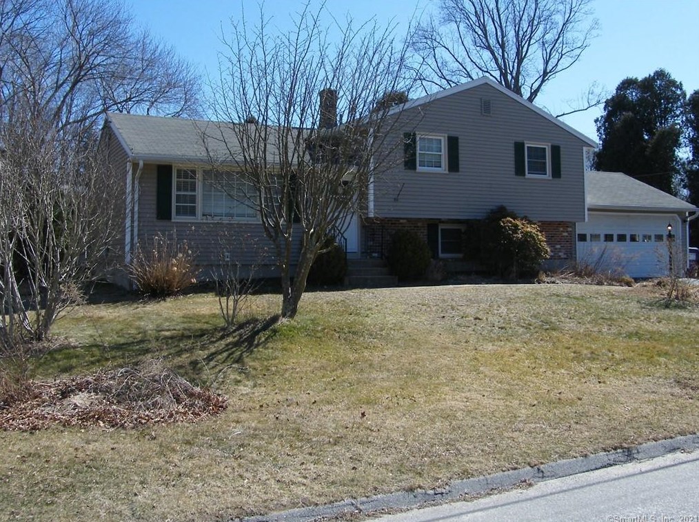 14 College St, Clinton, CT 06413-2714