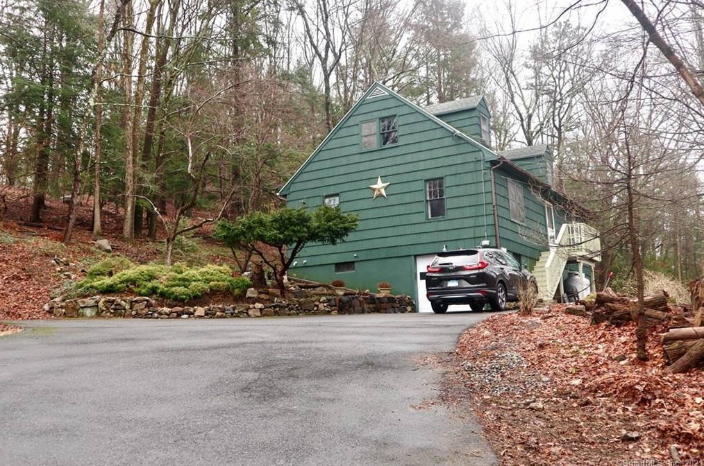 29 Old Mill Rd, West Redding, CT 06896-3205