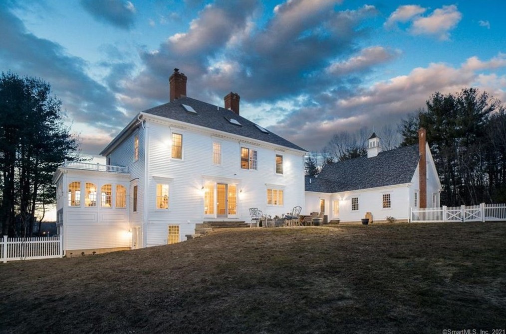 15 Schoolhouse Rd, Granby, CT 06035