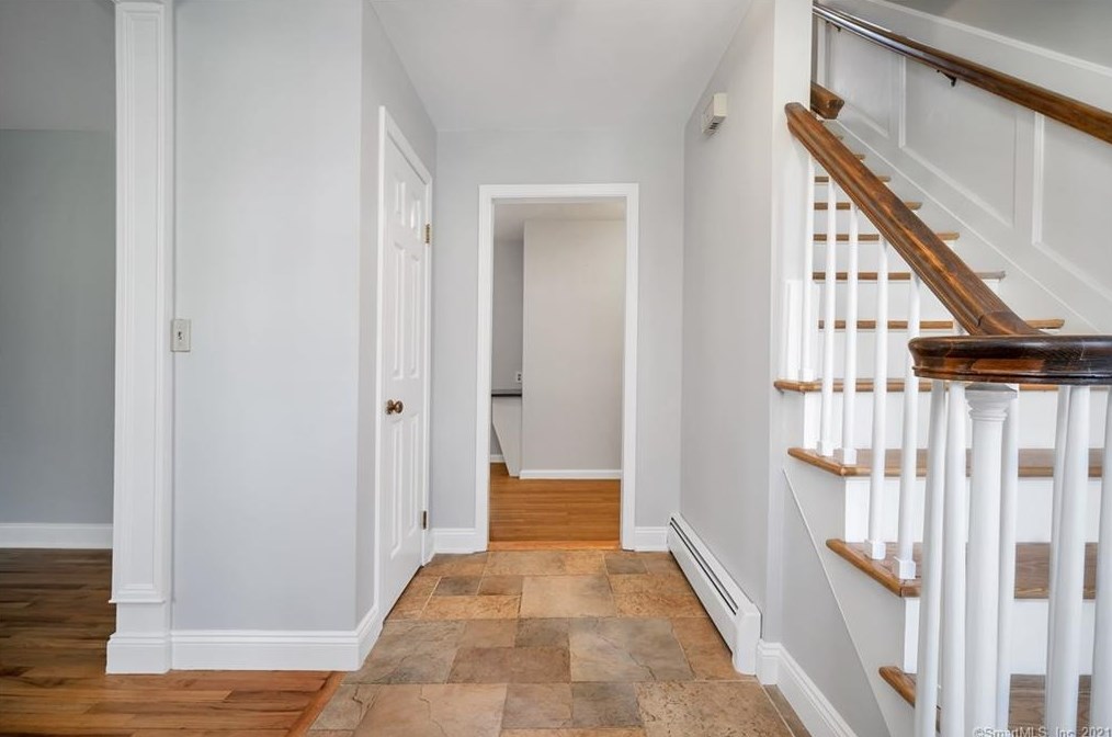 20 Wicks Manor Dr, Danbury, CT 06810