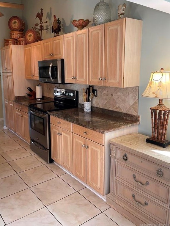 9 Monroe St, New Haven CT 06513-3033 exterior